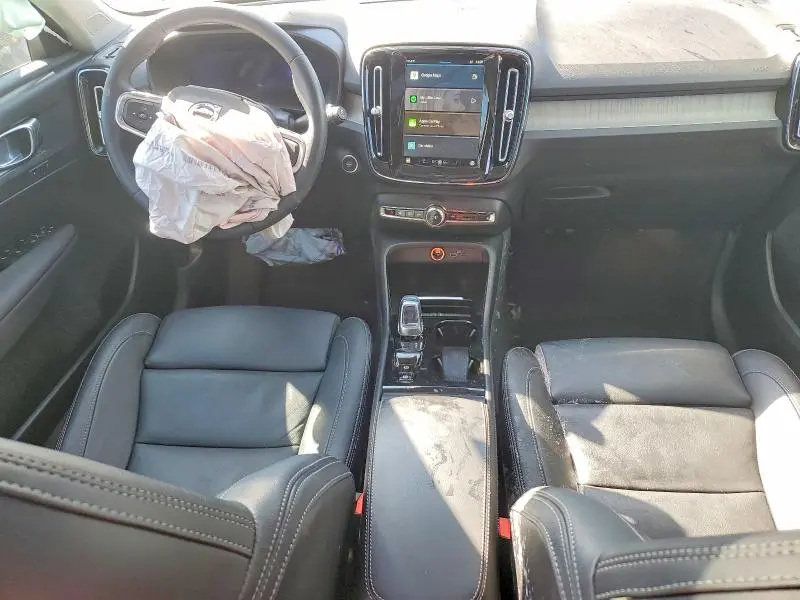 2024 VOLVO XC40 PLUS  