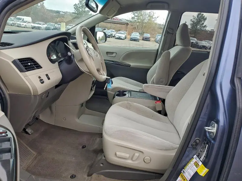 2014 TOYOTA SIENNA LE  