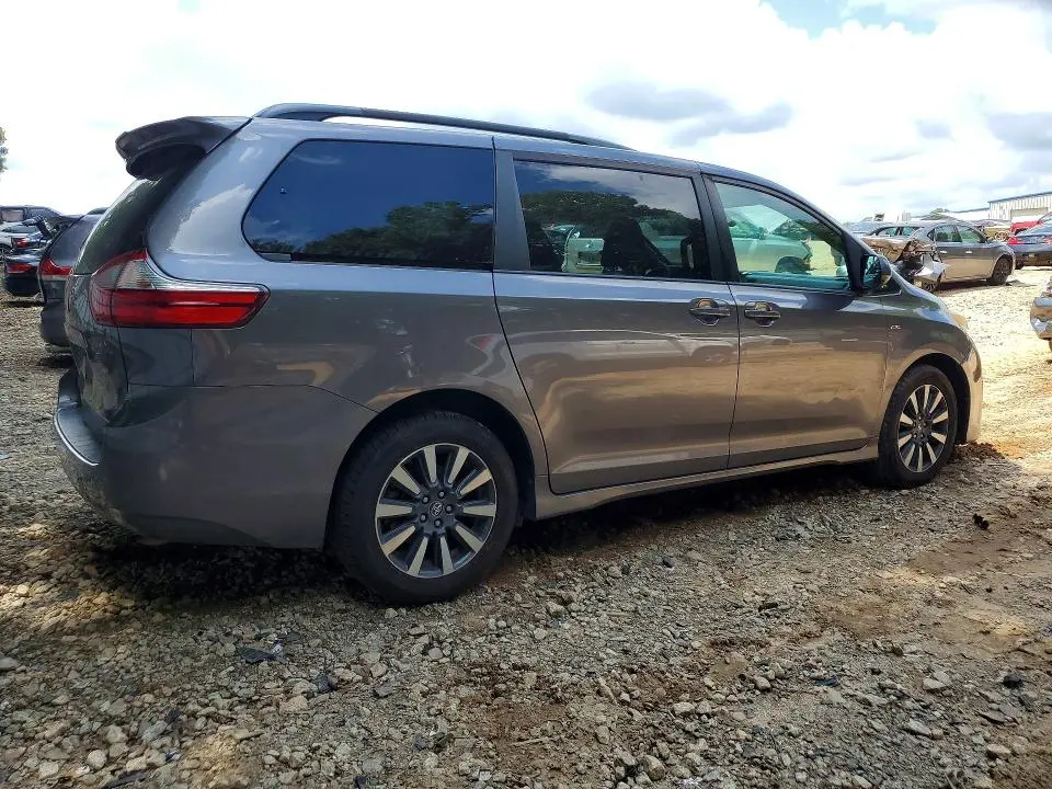 2018 TOYOTA SIENNA LE  