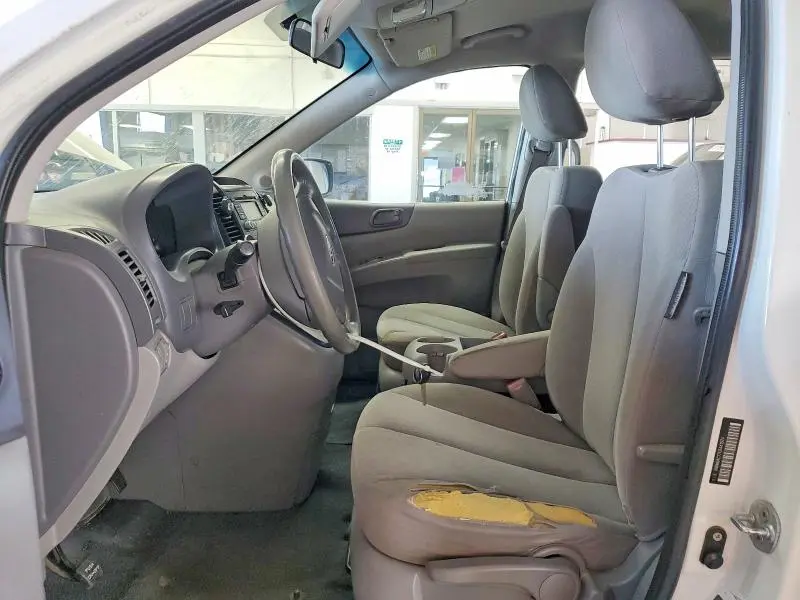 2012 KIA SEDONA LX  