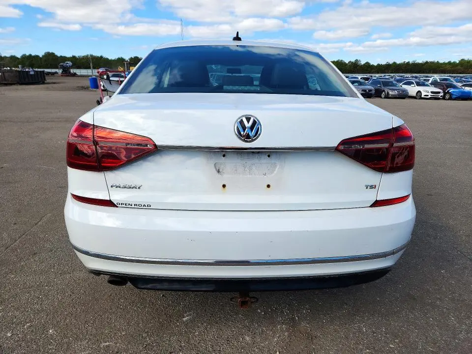 2017 VOLKSWAGEN PASSAT   