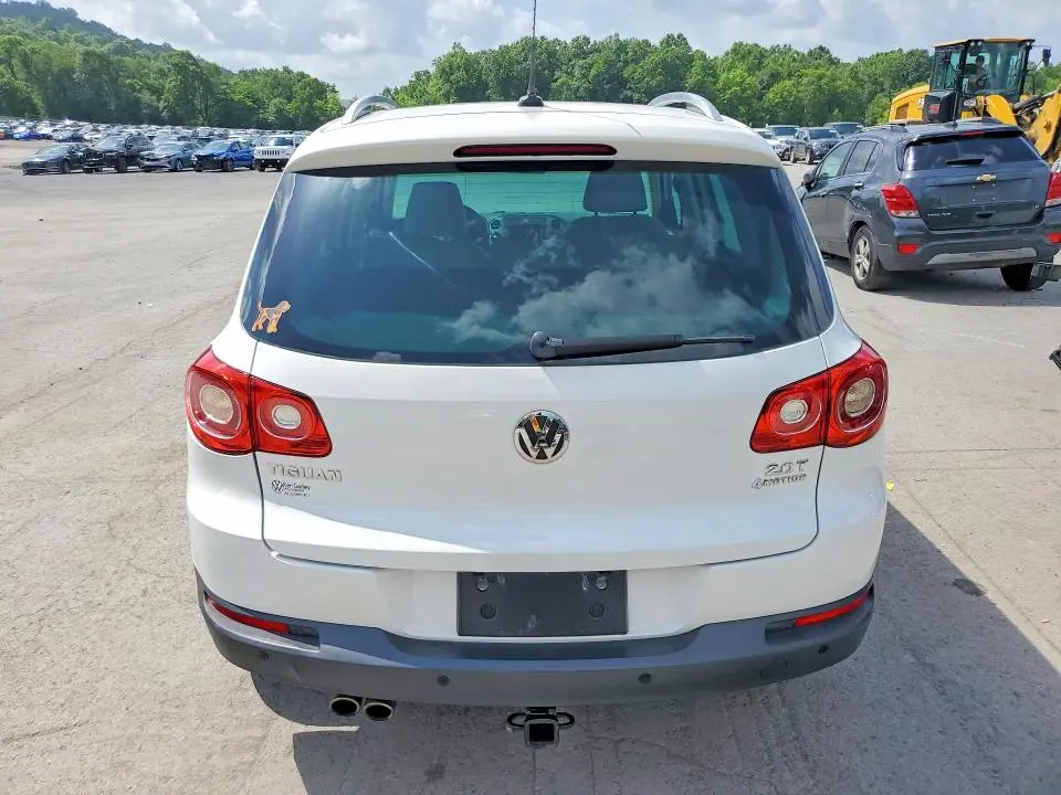 2011 VOLKSWAGEN TIGUAN S  