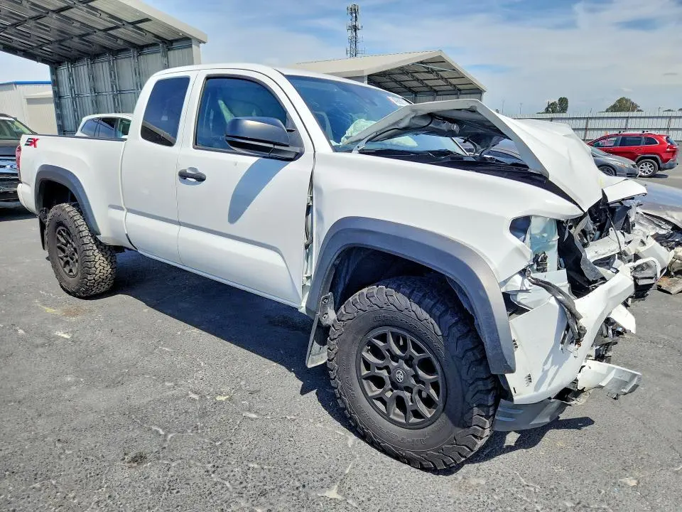 2022 TOYOTA TACOMA SR V6  