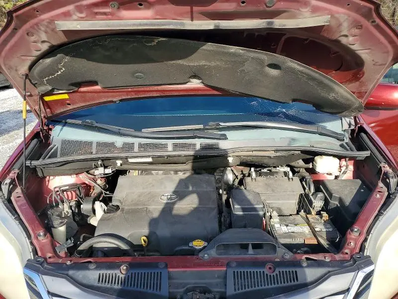 2013 TOYOTA SIENNA XLE  