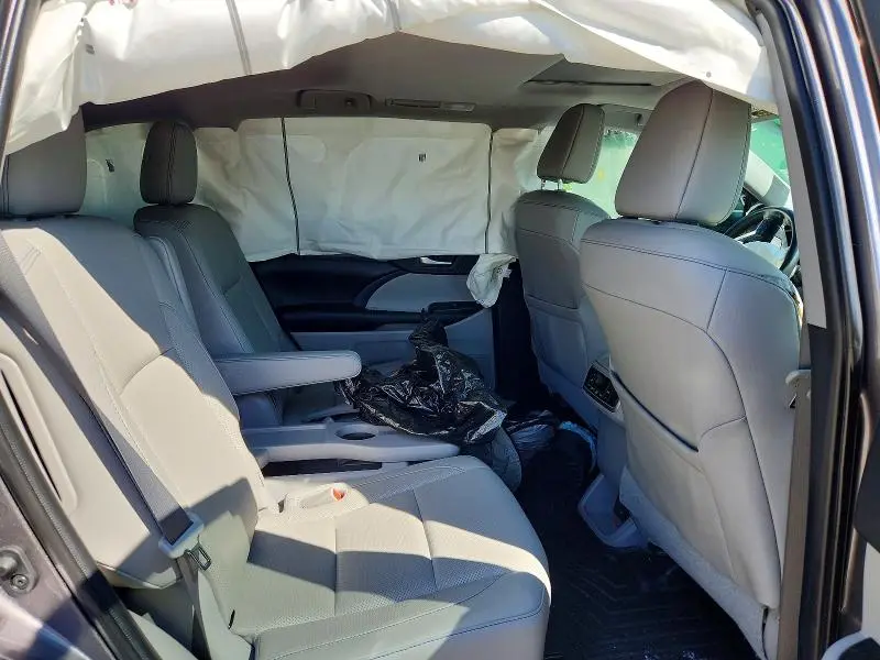 2019 TOYOTA HIGHLANDER LIMITED  
