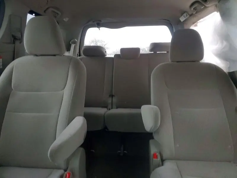 2017 TOYOTA SIENNA LE  