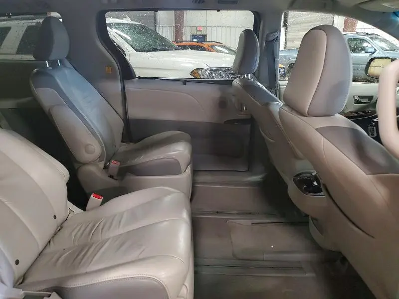2011 TOYOTA SIENNA XLE 7-PASSENGER  