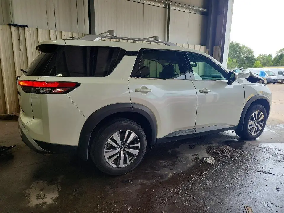 2024 NISSAN PATHFINDER SL  