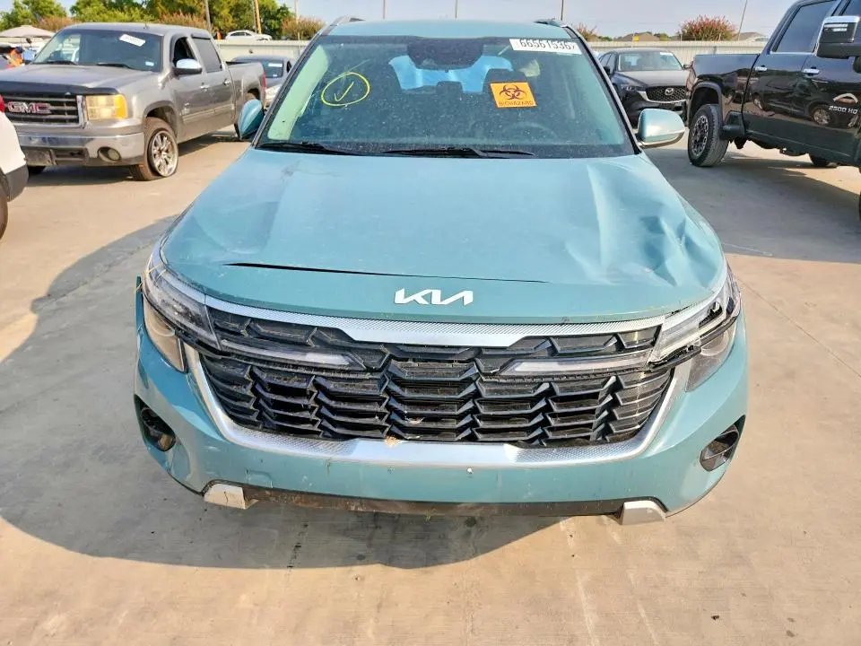2024 KIA SELTOS EX  
