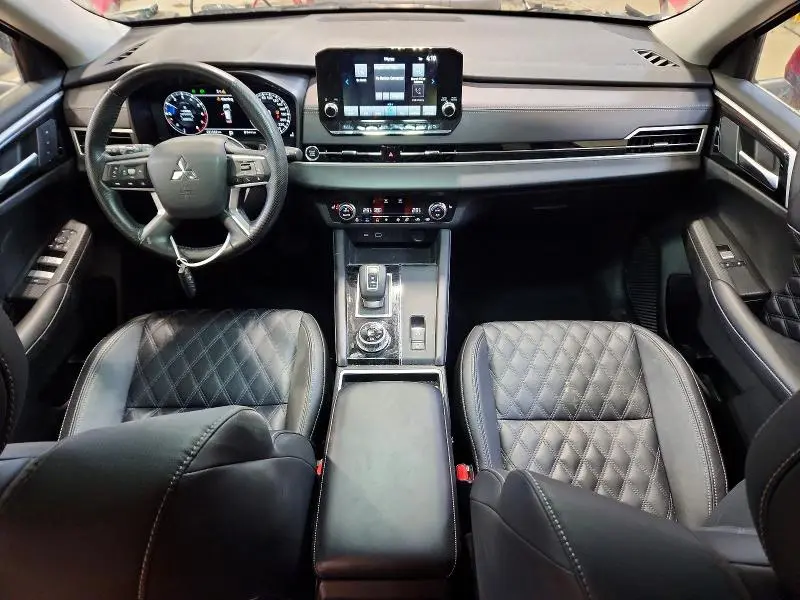 2024 MITSUBISHI OUTLANDER SE  