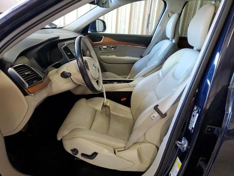 2017 VOLVO XC90 T6  