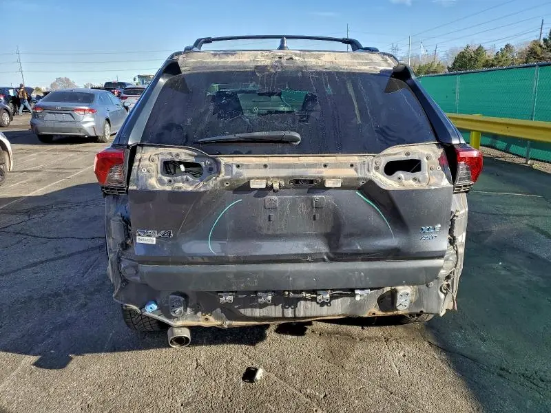 2019 TOYOTA RAV4 XLE  