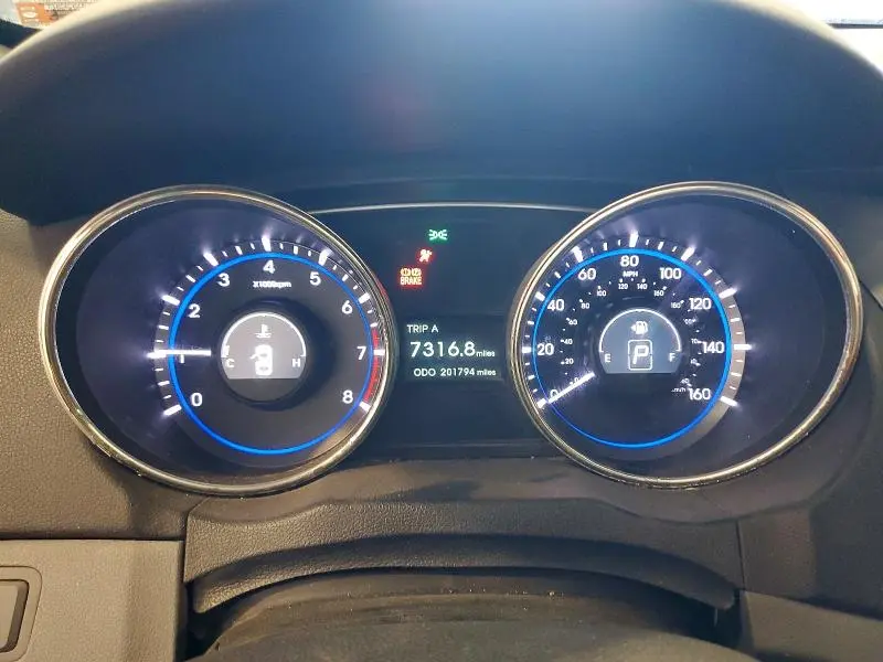 2011 HYUNDAI SONATA GLS  