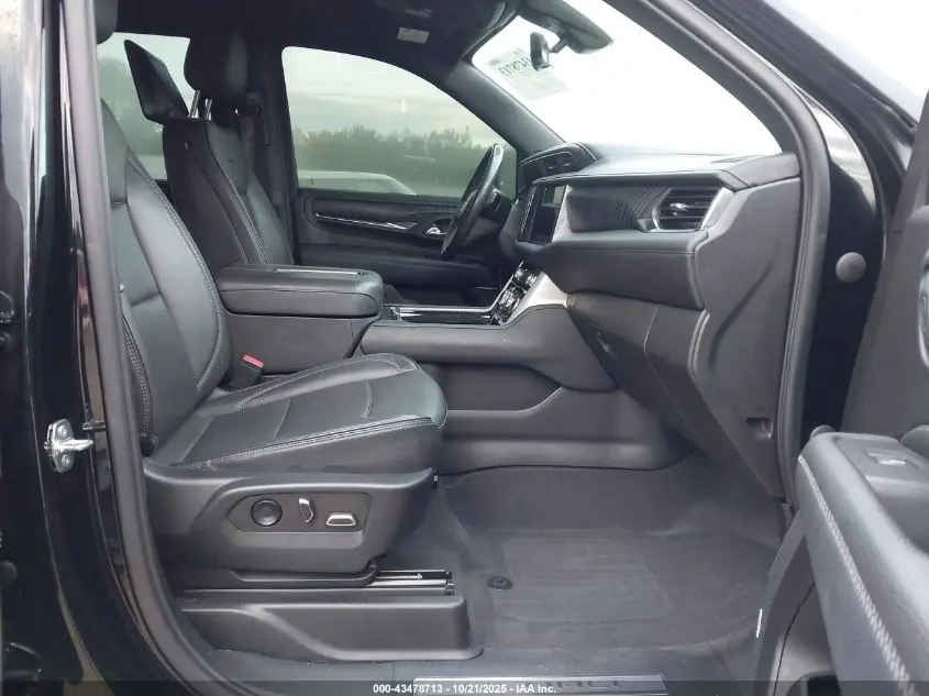 2022 GMC YUKON XL 4WD DENALI