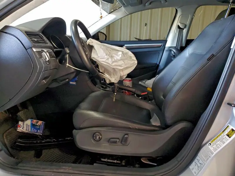 2017 VOLKSWAGEN PASSAT   