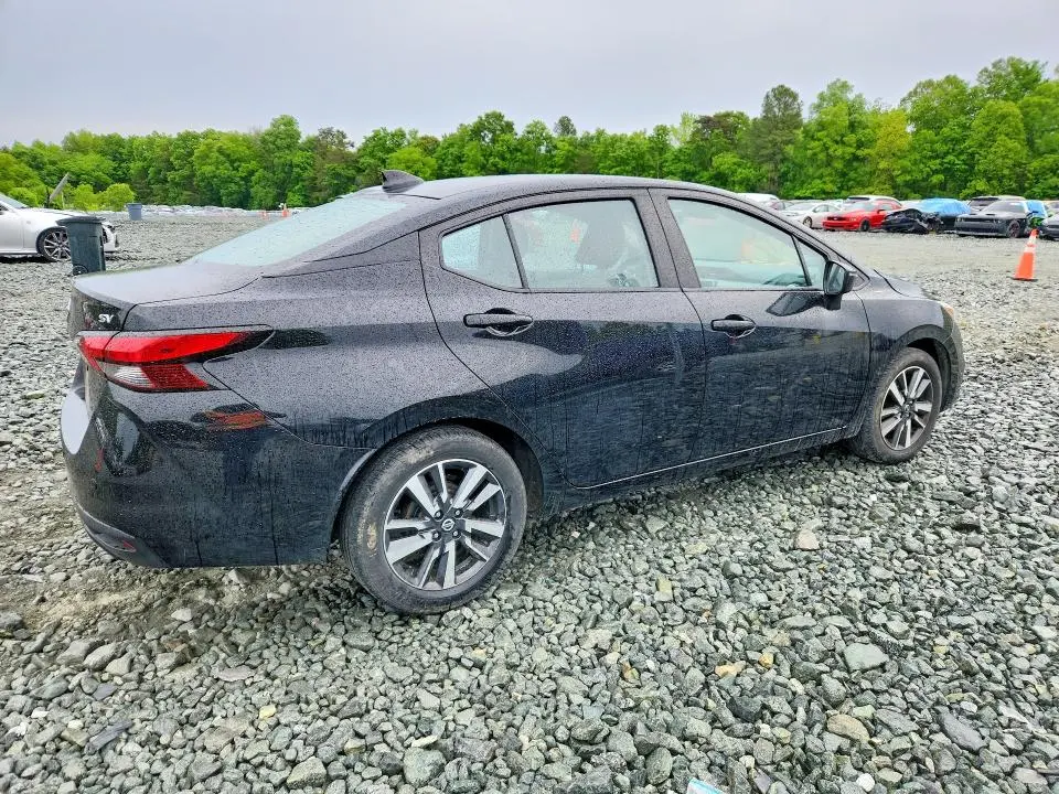 2021 NISSAN VERSA SV  