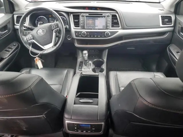 2019 TOYOTA HIGHLANDER SE  