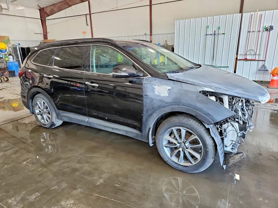 2018 HYUNDAI SANTA FE SE  
