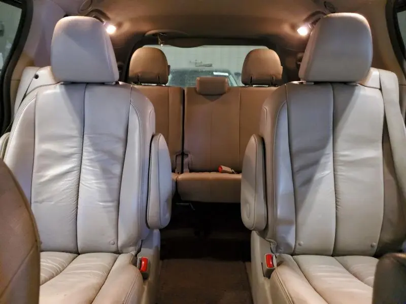 2012 TOYOTA SIENNA XLE  