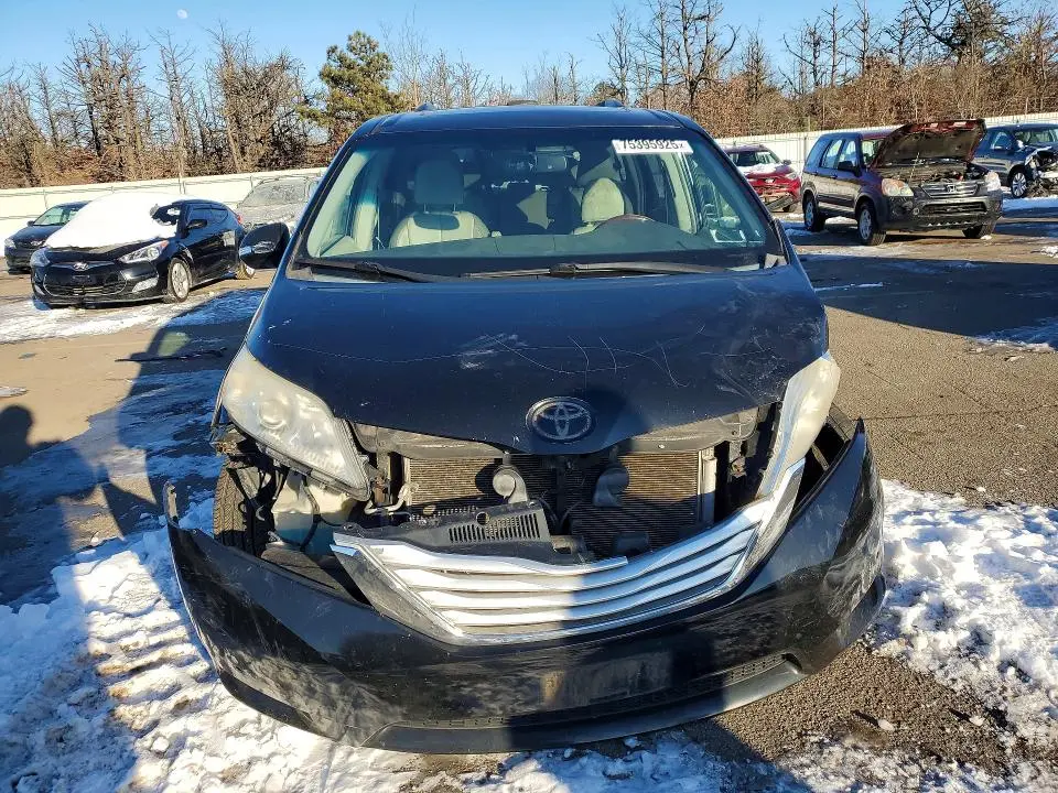 2014 TOYOTA SIENNA XLE  