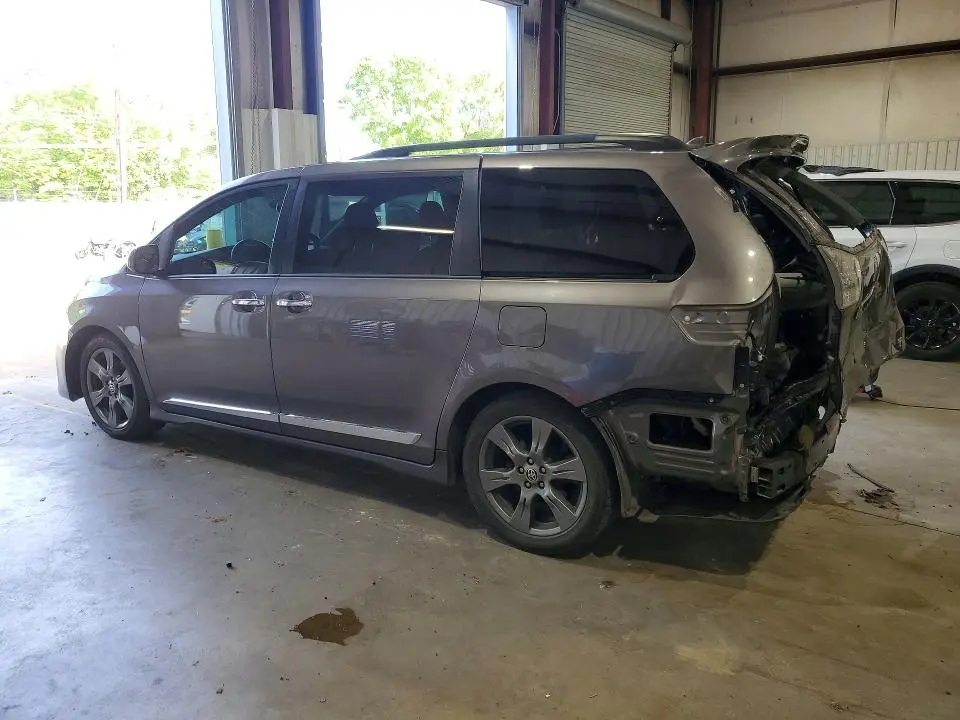 2020 TOYOTA SIENNA SE 8-PASSENGER  