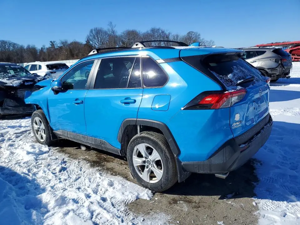 2021 TOYOTA RAV4 XLE  