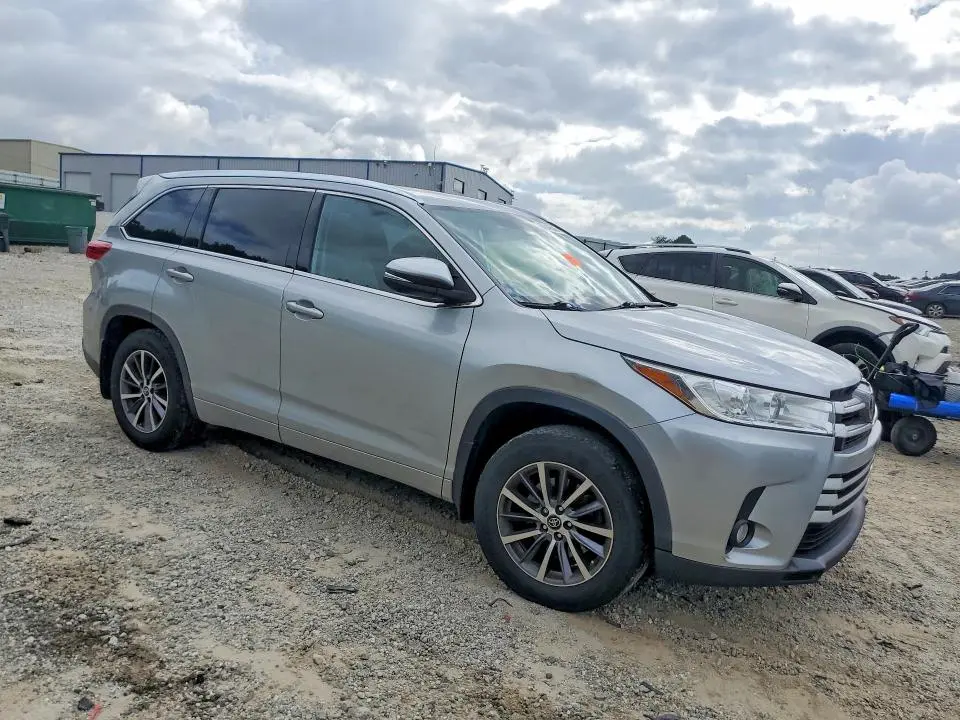 2018 TOYOTA HIGHLANDER XLE  