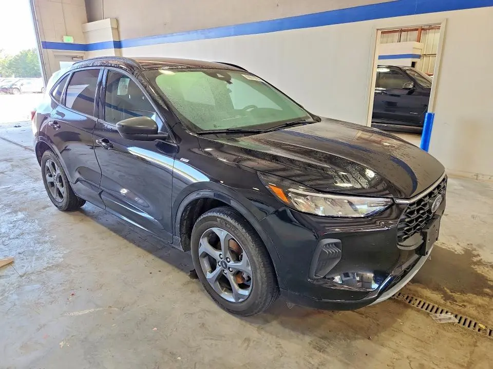 2023 FORD ESCAPE ST LINE  