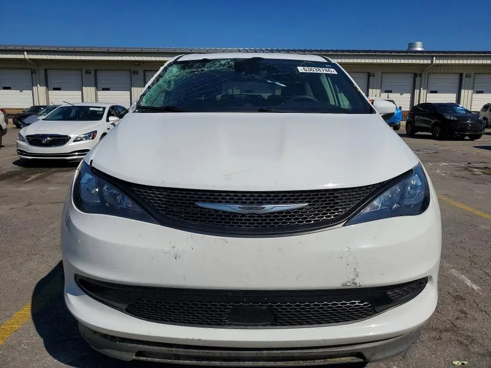 2023 CHRYSLER VOYAGER LX  