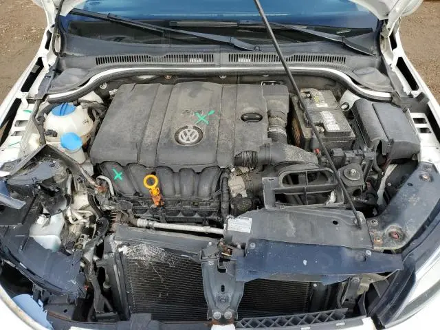 2011 VOLKSWAGEN JETTA SE  