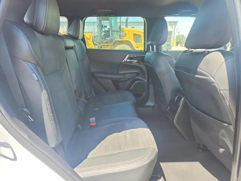 2023 MITSUBISHI OUTLANDER SE  