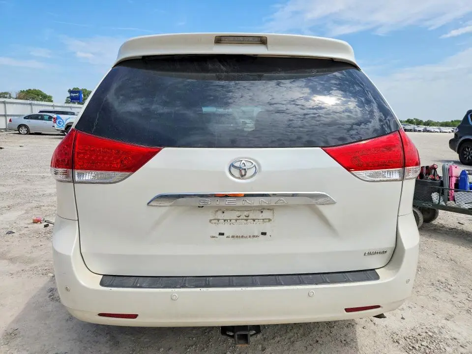 2011 TOYOTA SIENNA LIMITED 7-PASSENGER  