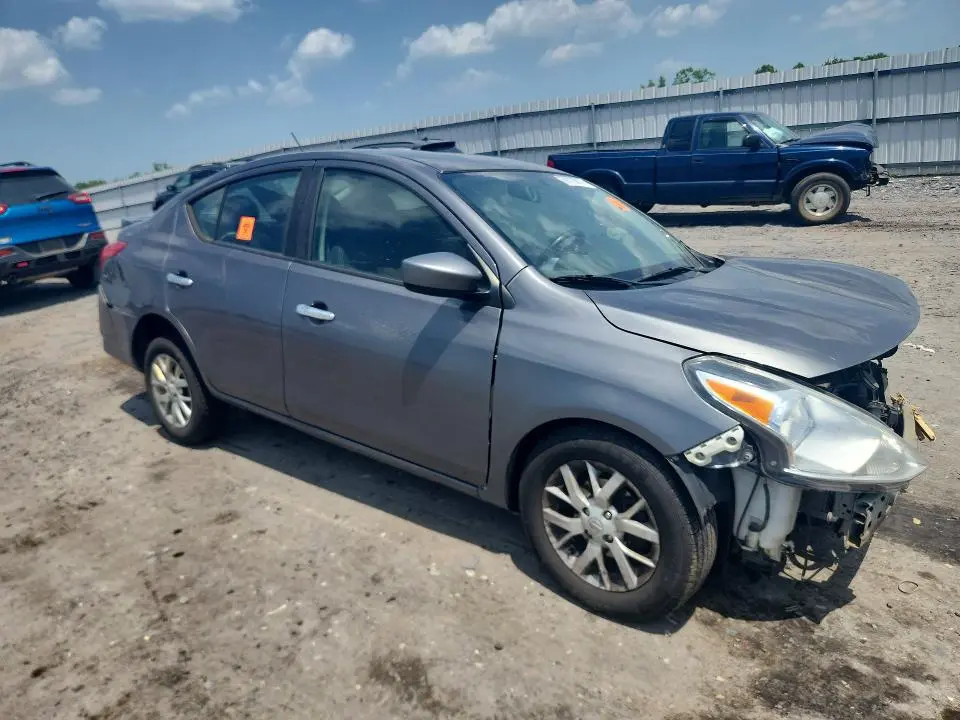 2018 NISSAN VERSA SV  