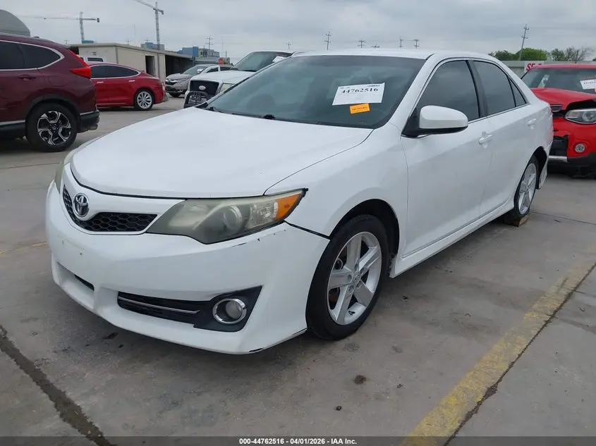 2014 TOYOTA CAMRY SE