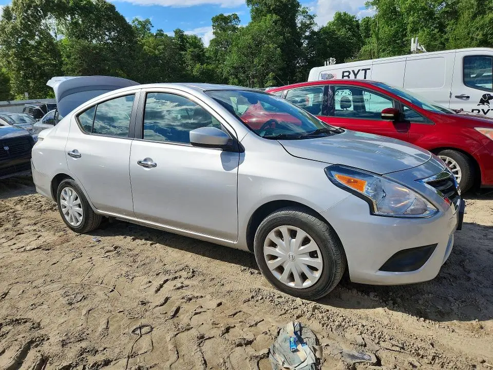 2019 NISSAN VERSA SV  