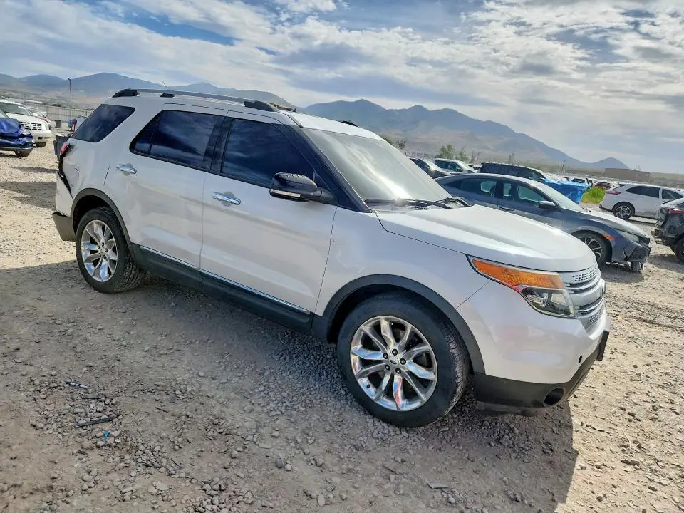 2015 FORD EXPLORER XLT  