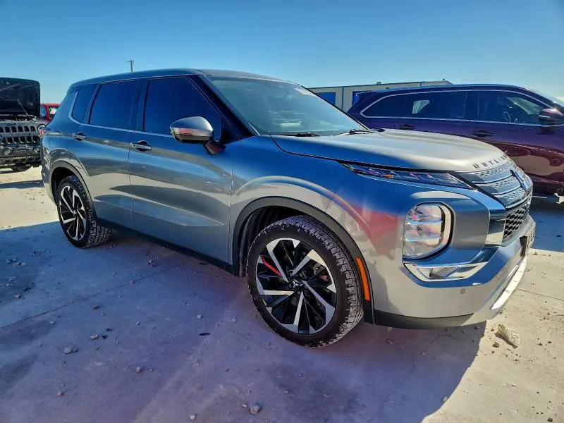 2022 MITSUBISHI OUTLANDER SE  