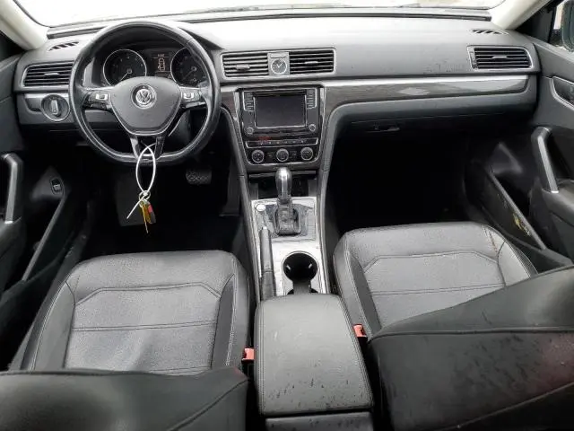2017 VOLKSWAGEN PASSAT SE  
