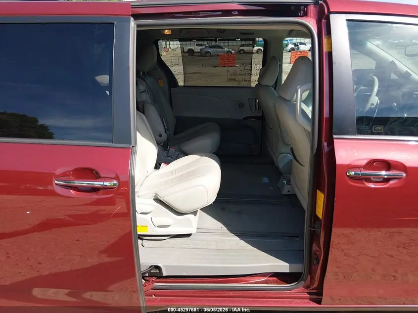2013 TOYOTA SIENNA XLE V6 8 PASSENGER