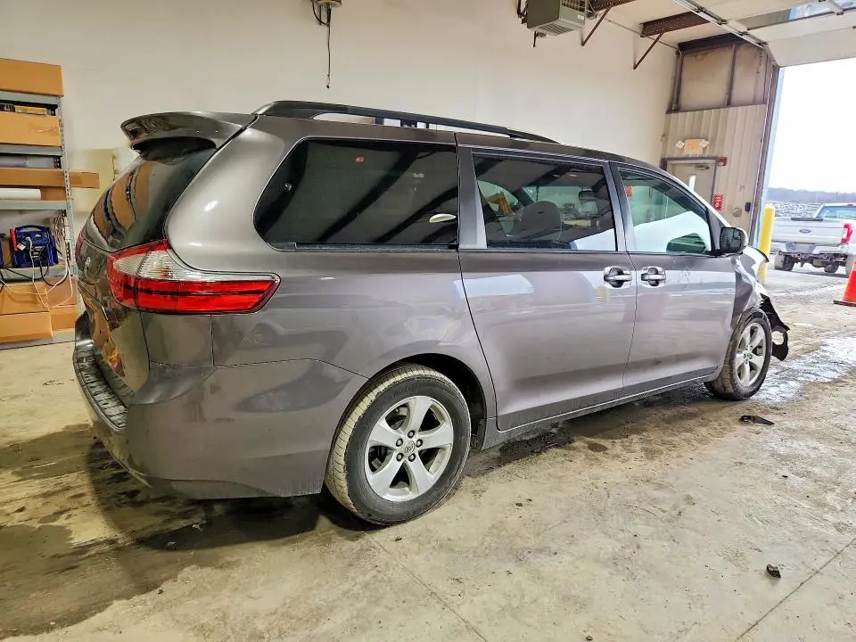 2015 TOYOTA SIENNA LE 8-PASSENGER  