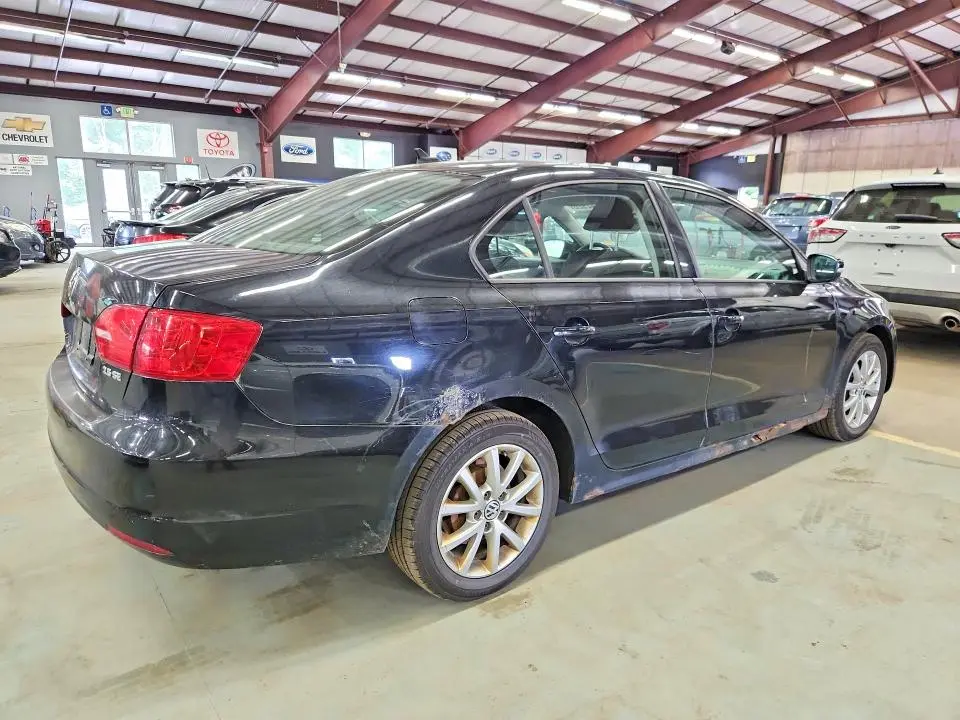 2011 VOLKSWAGEN JETTA SE  