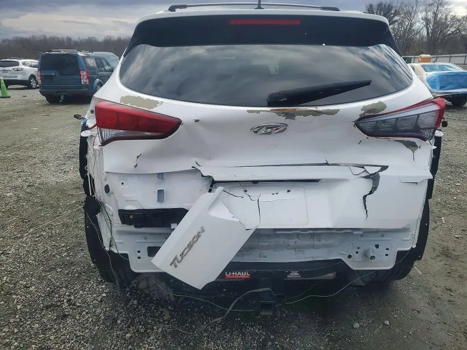 2017 HYUNDAI TUCSON SE  