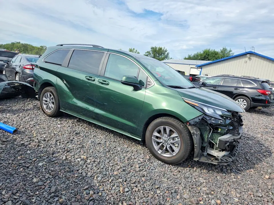 2024 TOYOTA SIENNA LE  