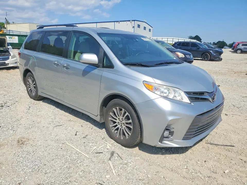 2019 TOYOTA SIENNA XLE 8-PASSENGER  