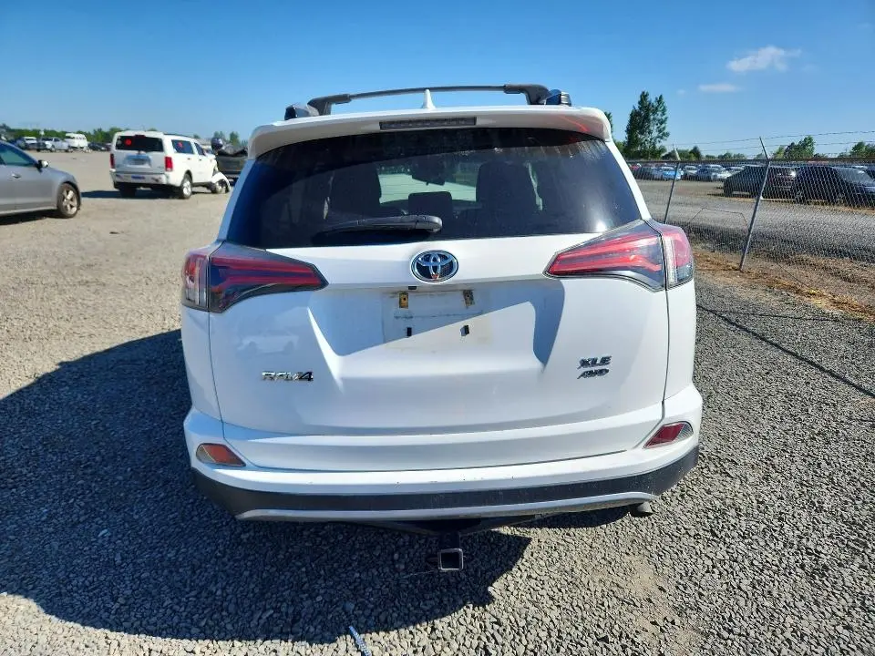 2018 TOYOTA RAV4 XLE  