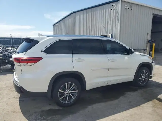 2018 TOYOTA HIGHLANDER SE  