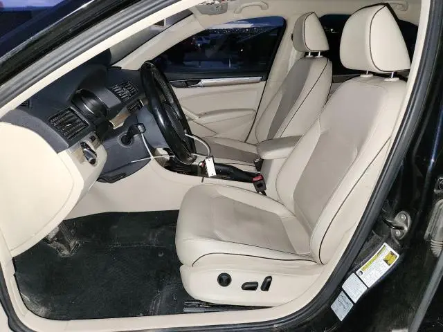 2017 VOLKSWAGEN PASSAT SE  