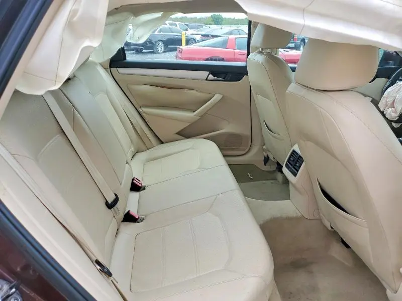 2013 VOLKSWAGEN PASSAT SE  