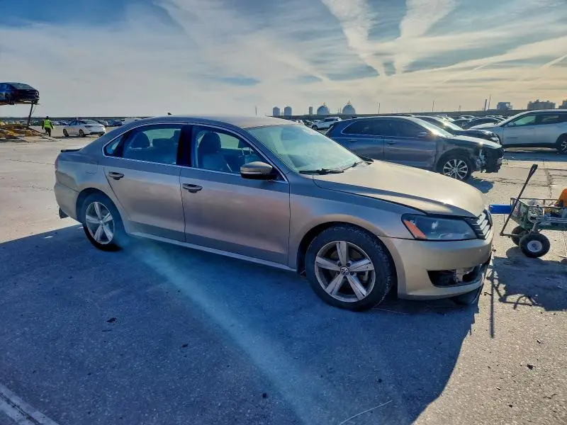 2015 VOLKSWAGEN PASSAT SE  