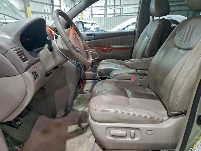 2010 TOYOTA SIENNA XLE  